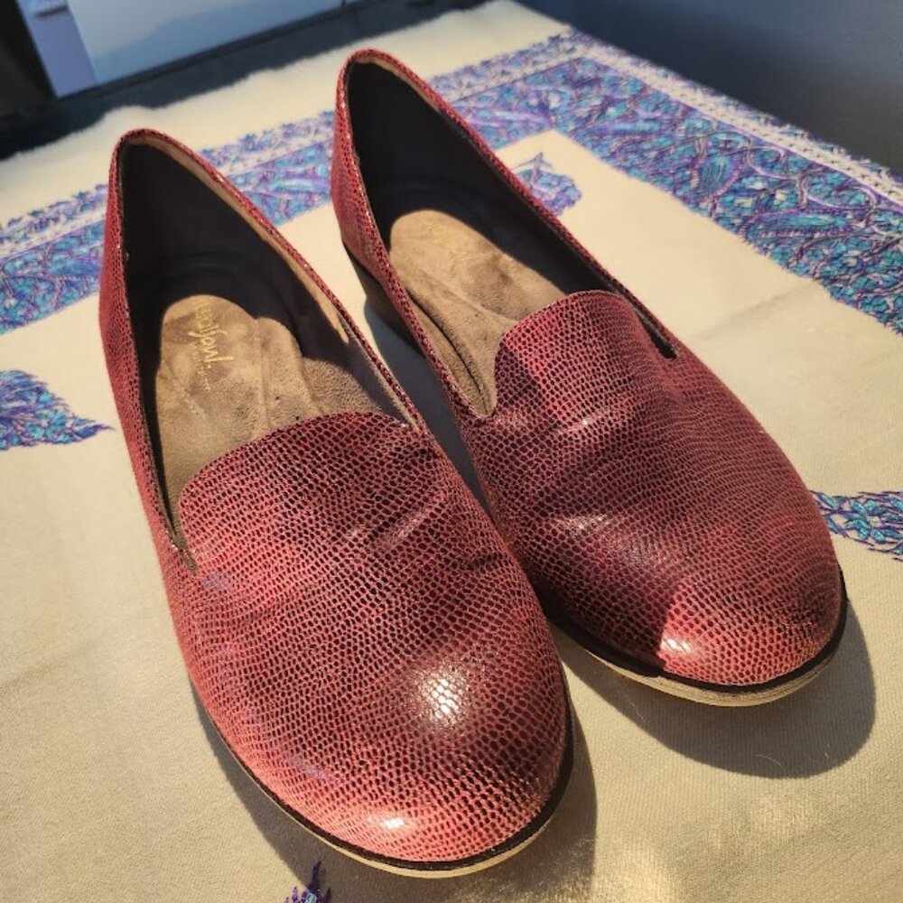 Naturalizer Burgundy Faux Snakeskin Loafers Leather Size 7.5